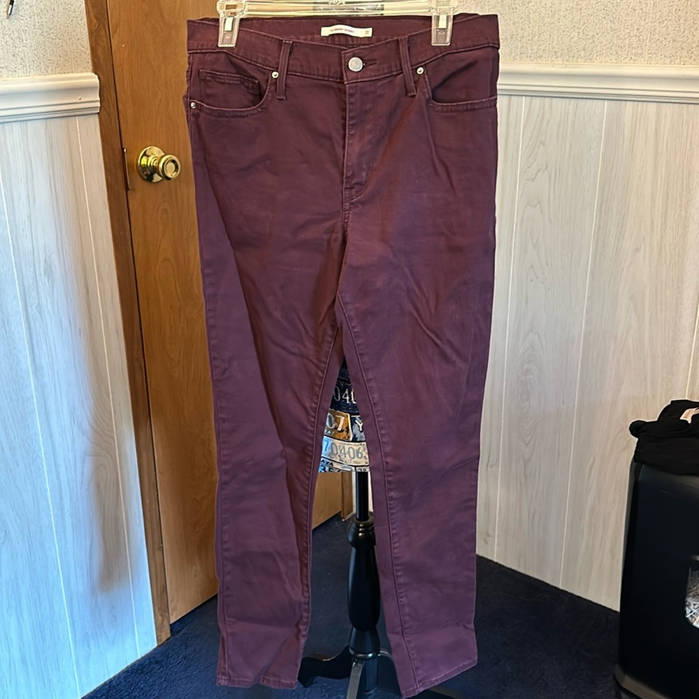 Women's Levi’s Premium Shaping Skinny Jeans Sz 31 Maroon Stretch Pants.
